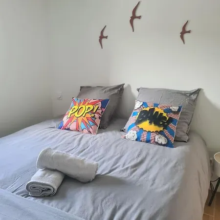 Holiday home Aubie Superbe Propriete Pour 20 Avec Piscine Latouille-Lentillac