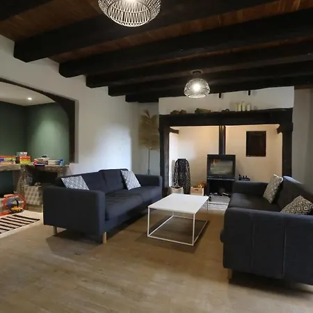 Holiday home Aubie Superbe Propriete Pour 20 Avec Piscine Latouille-Lentillac