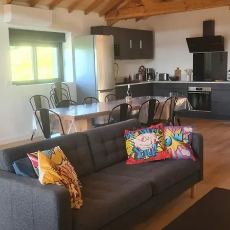 Сasa de vacaciones Aubie Superbe Propriete Pour 20 Avec Piscine Latouille-Lentillac