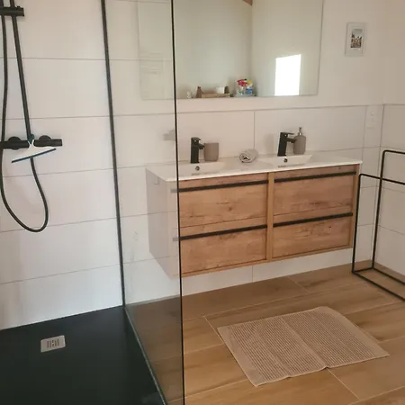 Casa de Férias Aubie Superbe Propriete Pour 20 Avec Piscine Latouille-Lentillac