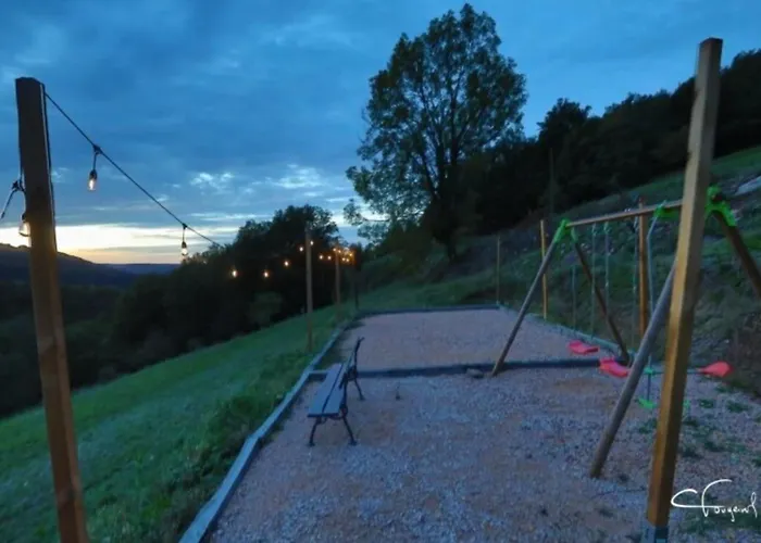 Aubié Superbe Propriété Pour 20 Avec Piscine Hébergement de vacances Latouille-Lentillac
