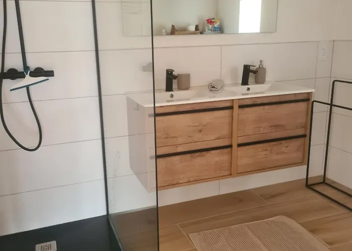 Hébergement de vacances Aubié Superbe Propriété Pour 20 Avec Piscine