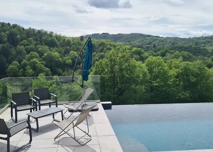 Aubié Superbe Propriété Pour 20 Avec Piscine * Latouille-Lentillac